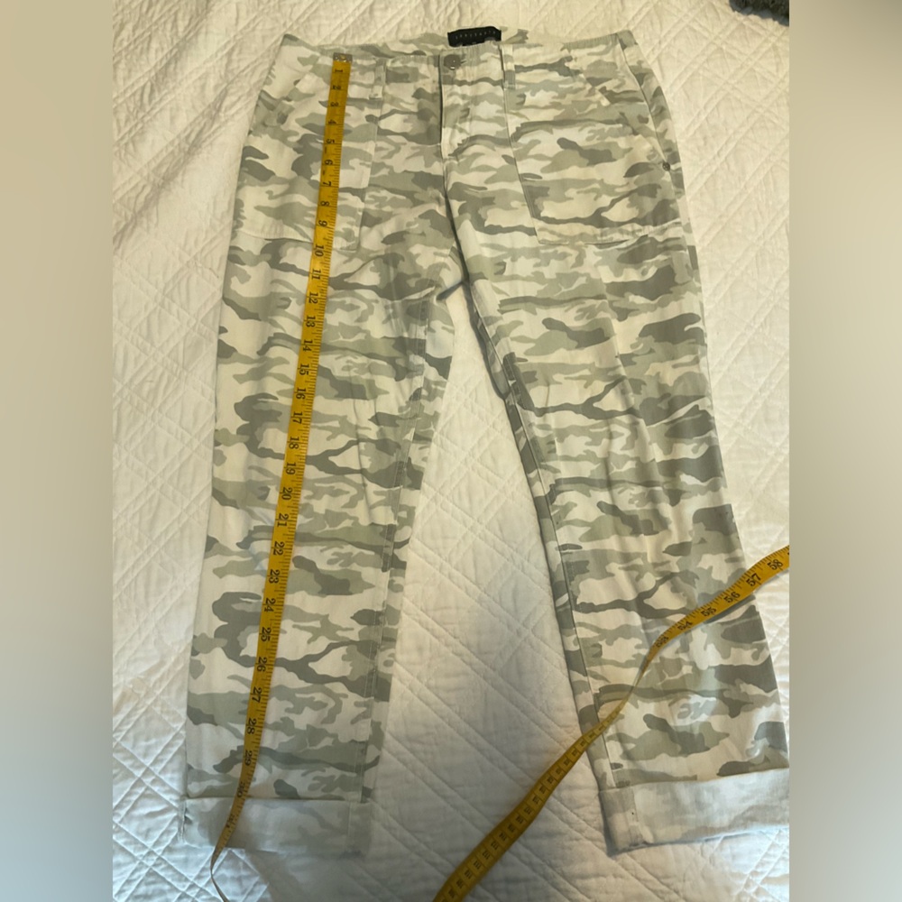 Sanctuary Olive and White Patterned Pants. Lovely soft camo.